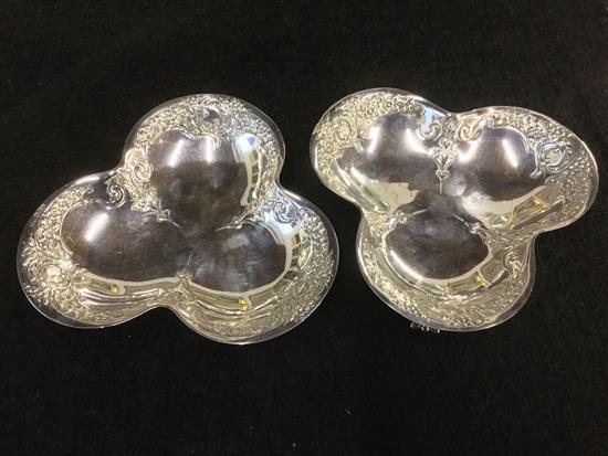 A pair of early 20th century silver trefoil shaped bonbon dishes, 9 oz.